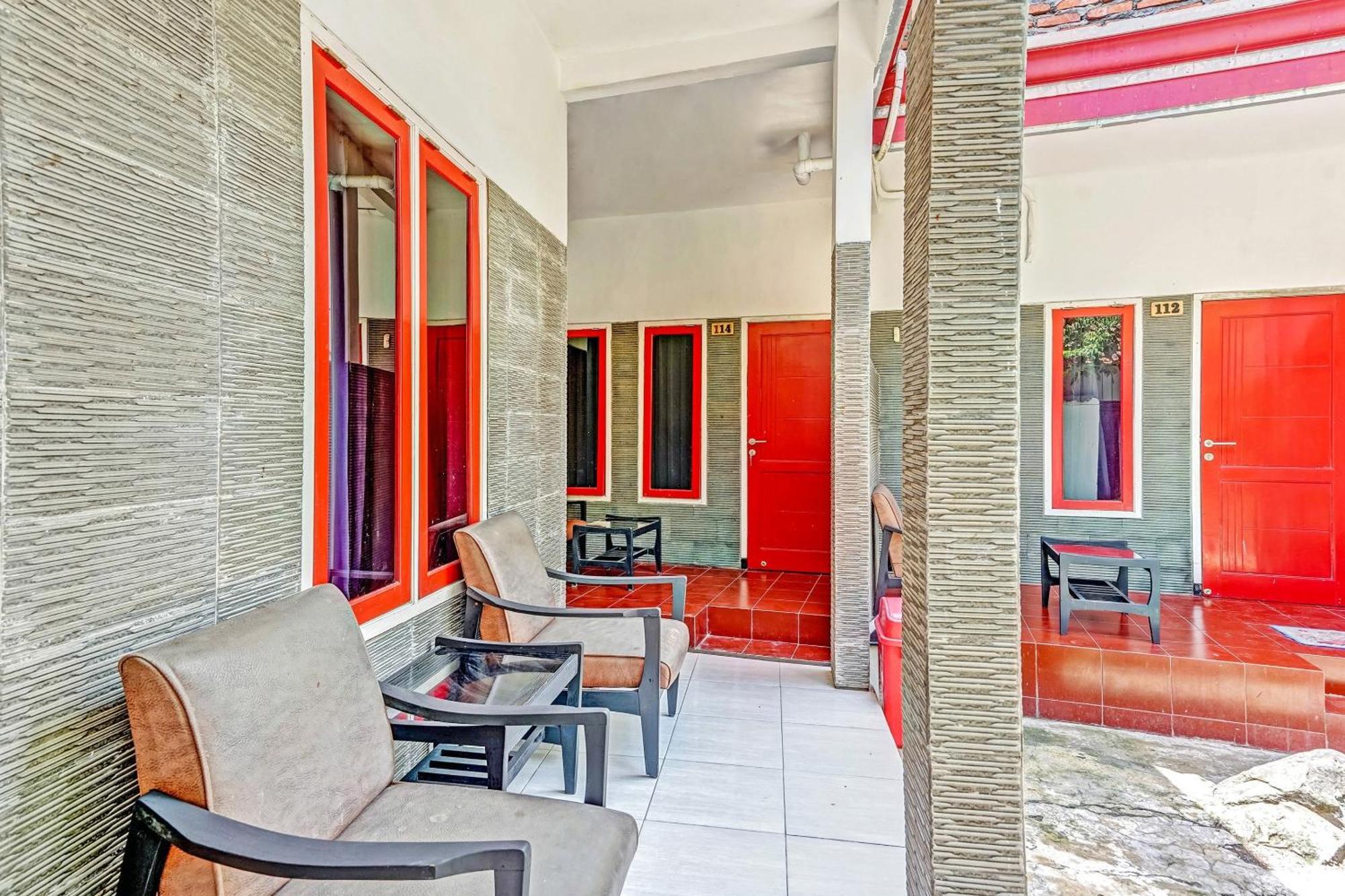 Hotel Kalimantan สุราบายา ภายนอก รูปภาพ